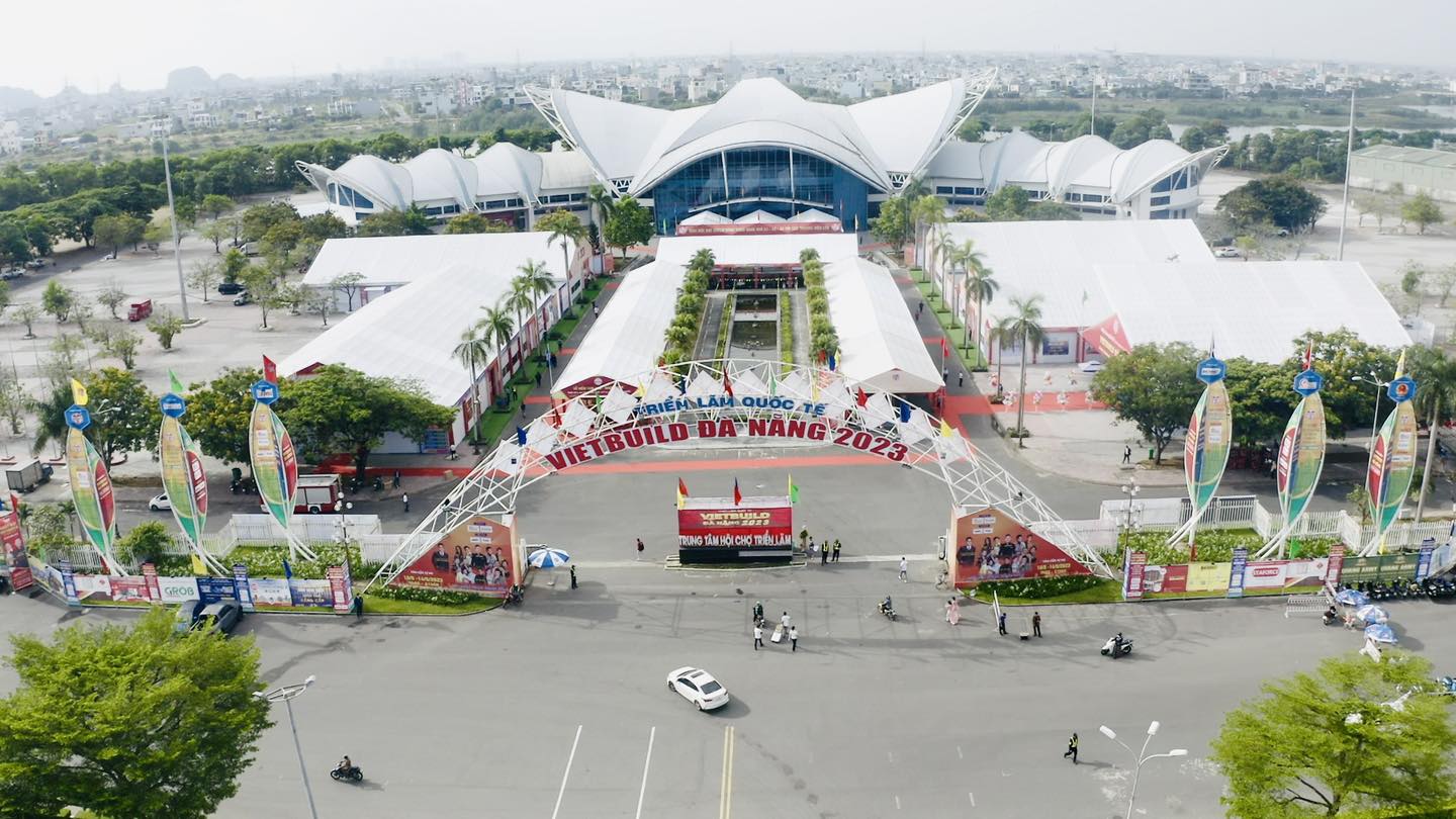 QUANG NGUYỄN VINH DỰ LÀ ĐƠN VỊ THUYẾT TRÌNH TRONG HỘI THẢO PHÁT TRIỂN SẢN XUẤT VÀ SỬ DỤNG VẬT LIỆU XANH MIỀN TRUNG VÀ TÂY NGUYÊN