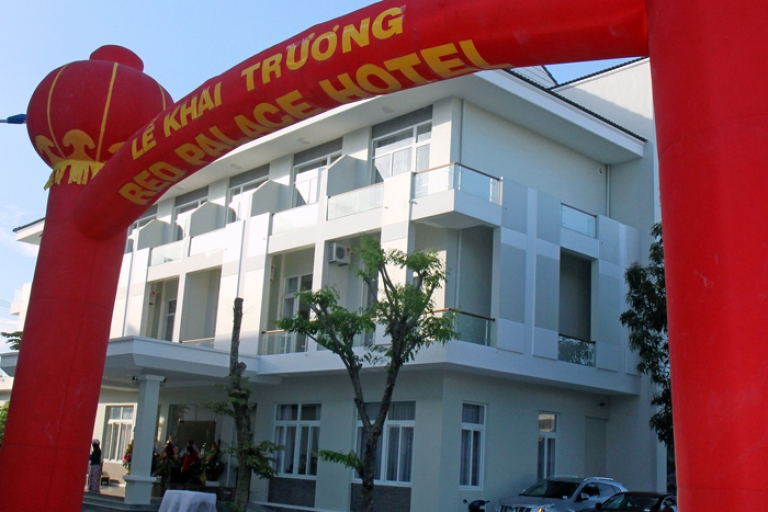 Khai trương khách sạn RED PALACE
